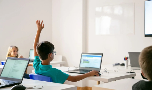 Is Traditional Schooling Still Relevant in the Digital Age